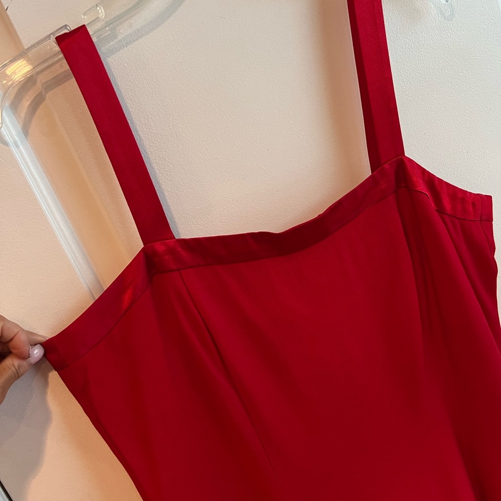 Woman’s Red Dress size 12 small back slit, Rayon - Picture 3 of 13